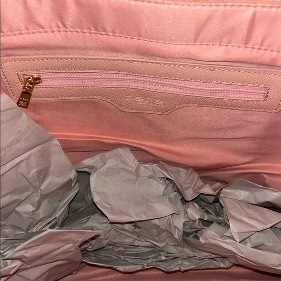 ⭐️NWT Bebe Tanya Monogram Tote w/Pouch⭐️